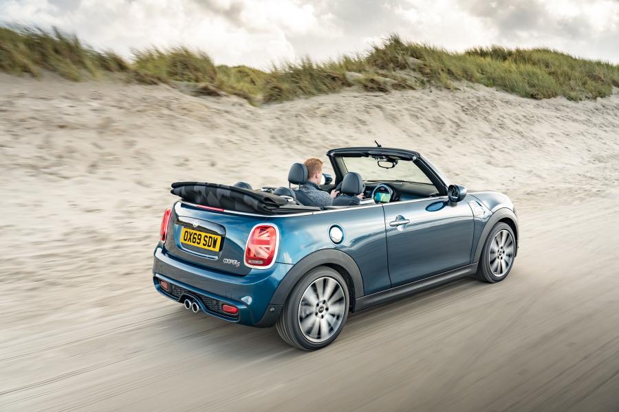  Mini Cooper S Cabrio Sidewalk (F57) 2020 года  (WW) (фото 21 из 53)